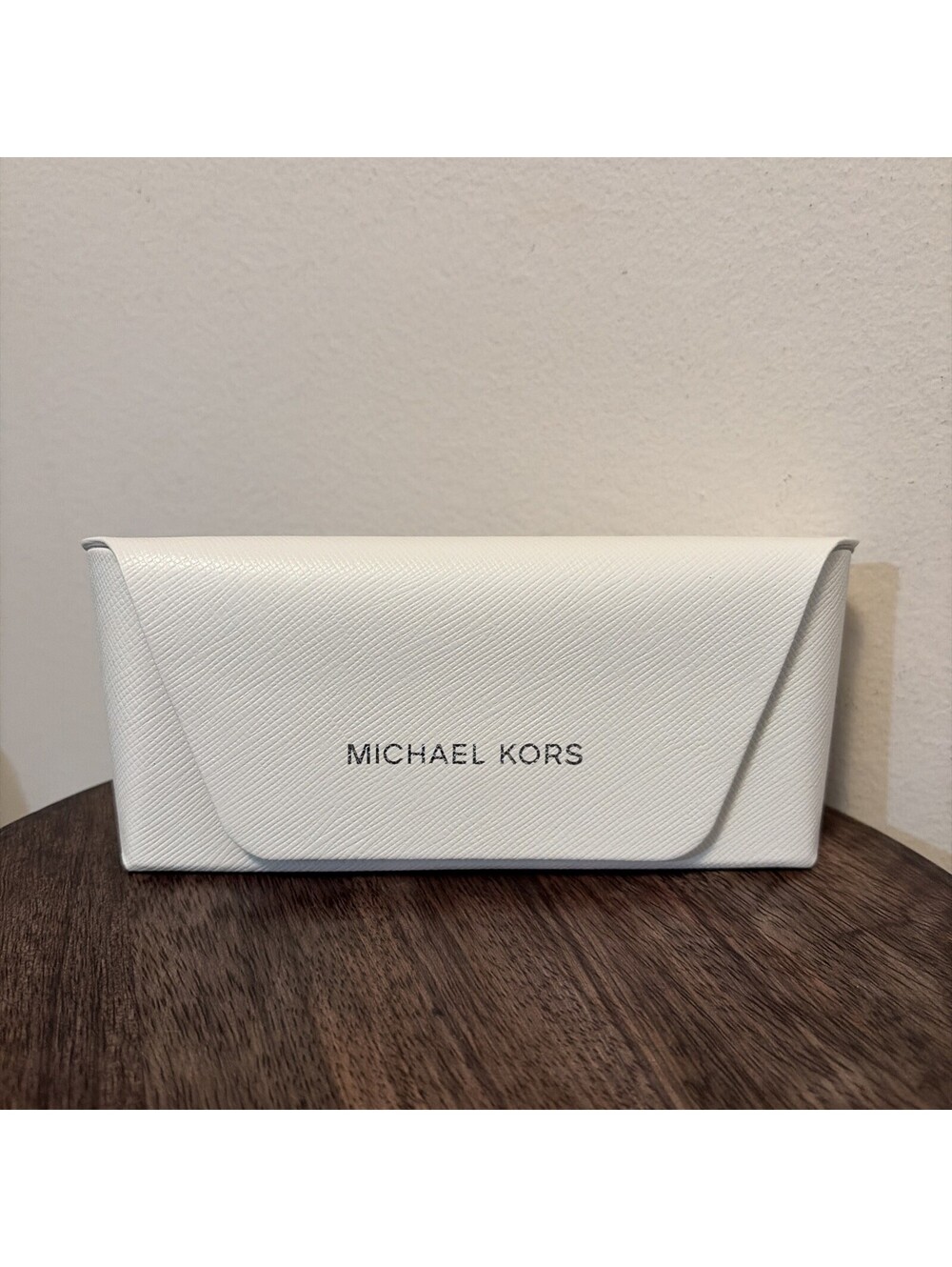 MICHAEL KORS Authentic White Envelope Snap Style Hard Side Glasses Sunglass Case